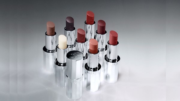 بلسم شفاه بلمسة كوتور.. حين تتحوّل العناية إلى توقيع من Celine بلسم شفاه بلمسة كوتور.. حين تتحوّل العناية إلى توقيع من Celine