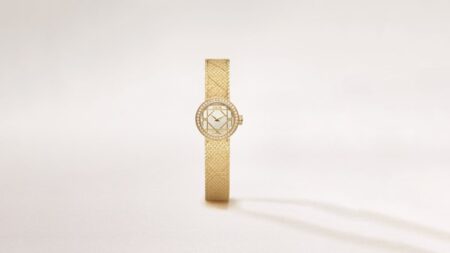 ساعة «La D de Dior» أنوثة «ديور» في أكثر تجلياتها لمعاناً