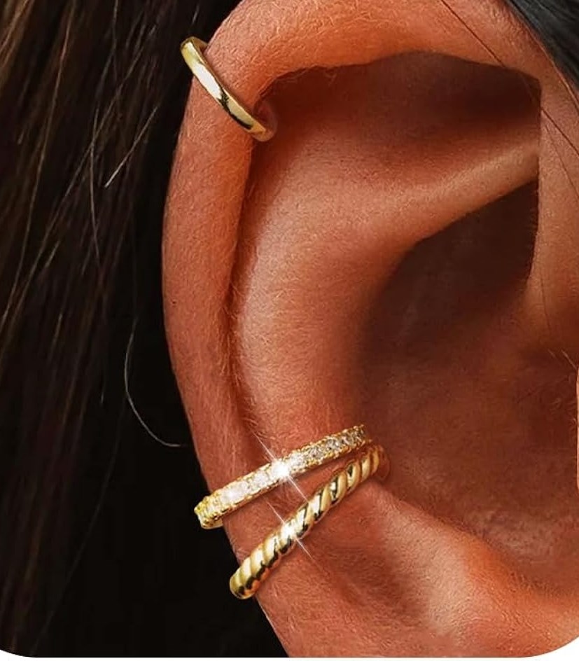 أساور الأذن تعود بقوة.. وهذه طرق تنسيقها في 2026