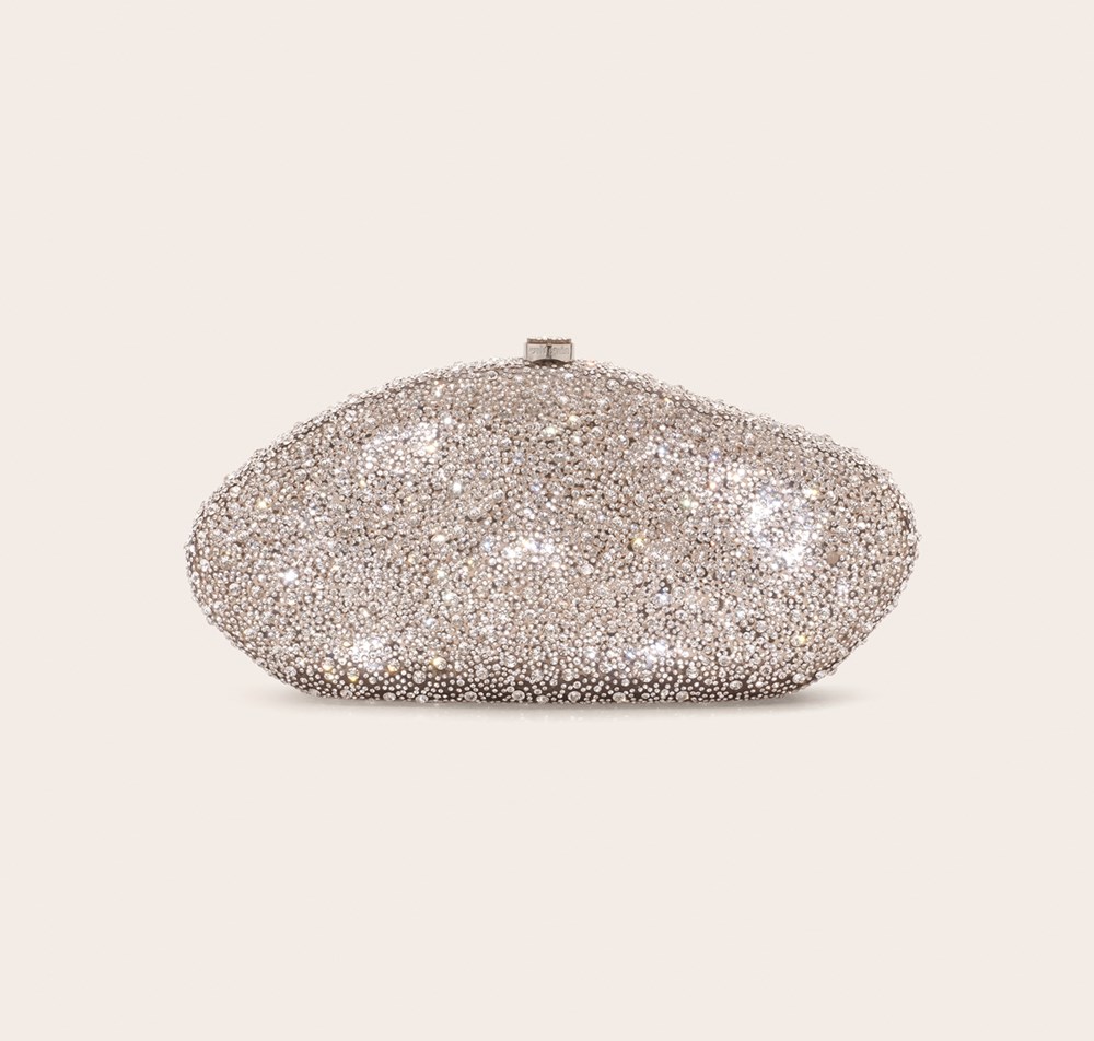 ياسمين لاريان حكمت: نغوص أكثر في التصميم النحتي