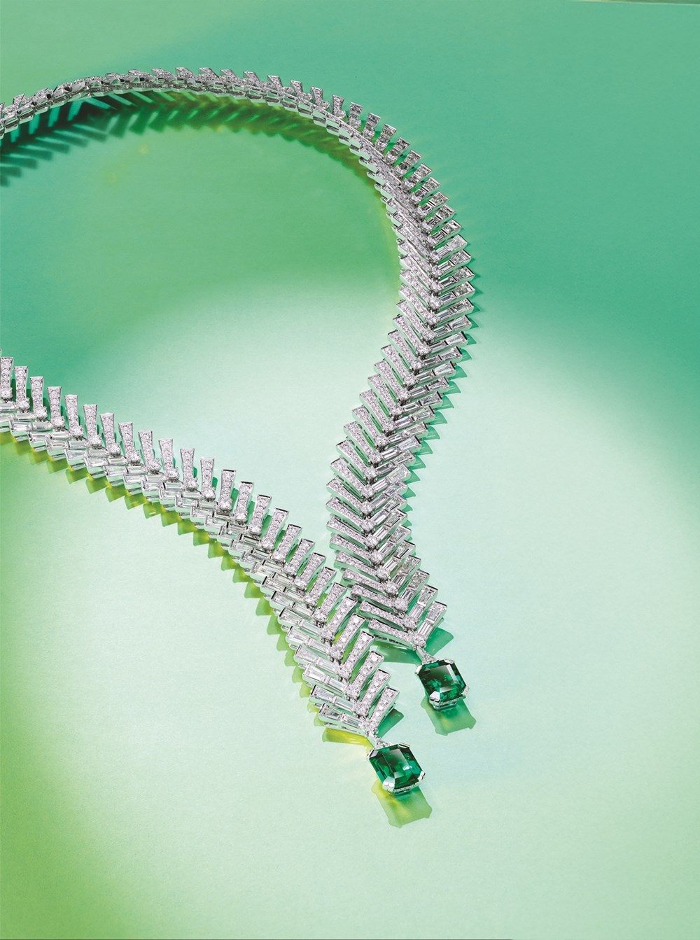 عقد «FRED BRIGHT VITALITY». 