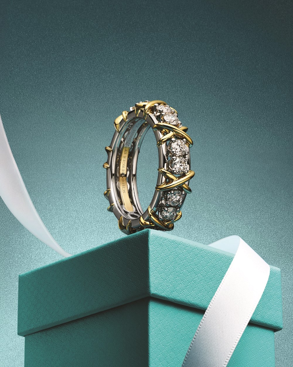 «تيفاني آند كو».. وقصص الحب