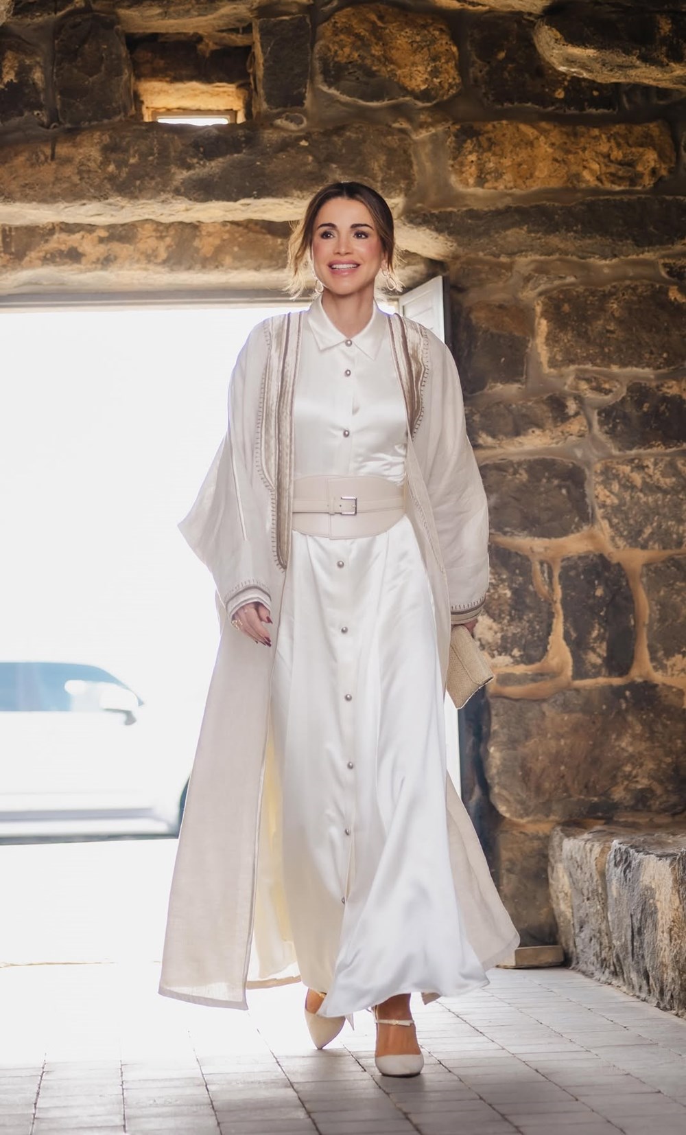 استوحي إطلالاتكِ الرمضانية من أزياء الملكة رانيا