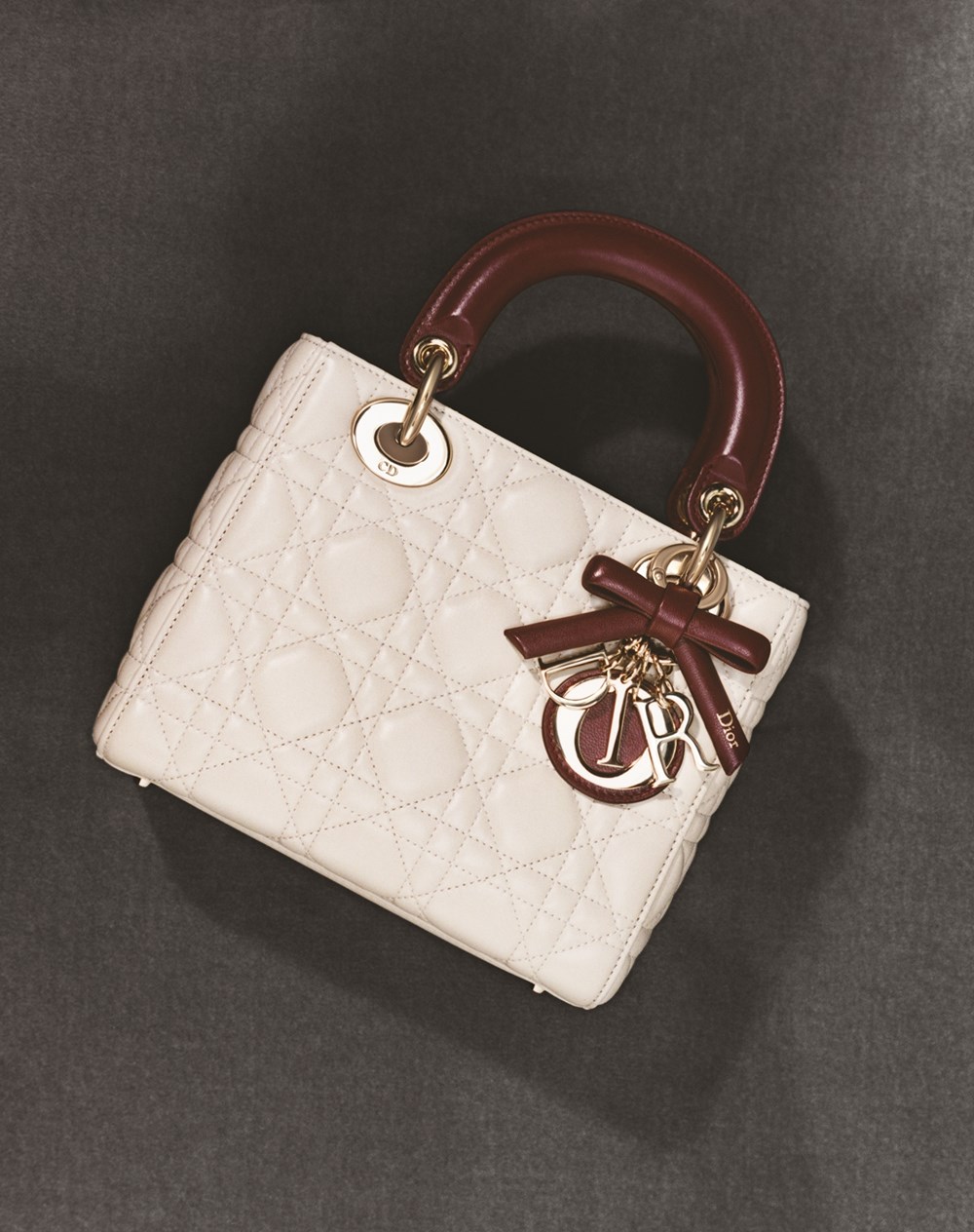 «Dior Or».. أناقة مضيئة عبر الزمن