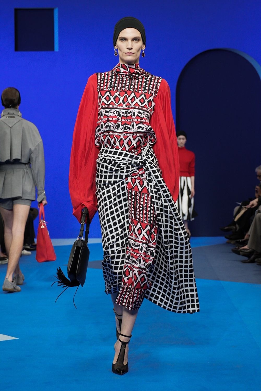 تنسيقات باللون الأحمر.. لتتألقي بها في «يوم الحب»