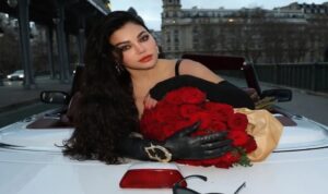 مكياج مستوحى من أشهر إطلالات النجمات في شهر الحب