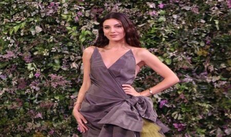 في ذكرى ميلاد كريستيان ديور إطلالات النجمات تتألق بتوقيع الدار الفرنسية