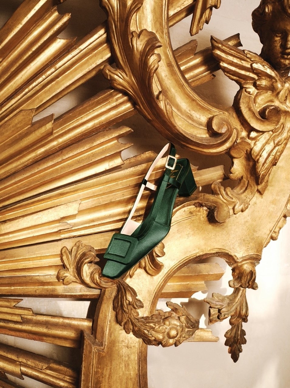 كبسولات «Sandro» و«Roger Viver» الرمضانية.. لمسة عالمية بروح شرقية