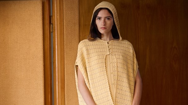 كبسولات «Sandro» و«Roger Vivier» الرمضانية.. لمسة عالمية بروح شرقية كبسولات «Sandro» و«Roger Vivier» الرمضانية.. لمسة عالمية بروح شرقية