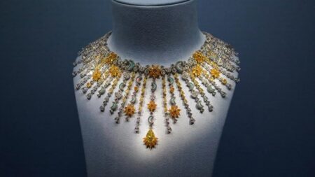 قطع مجوهرات تعزز أناقة مظهركِ في رمضان قطع مجوهرات تعزز أناقة مظهركِ في رمضان