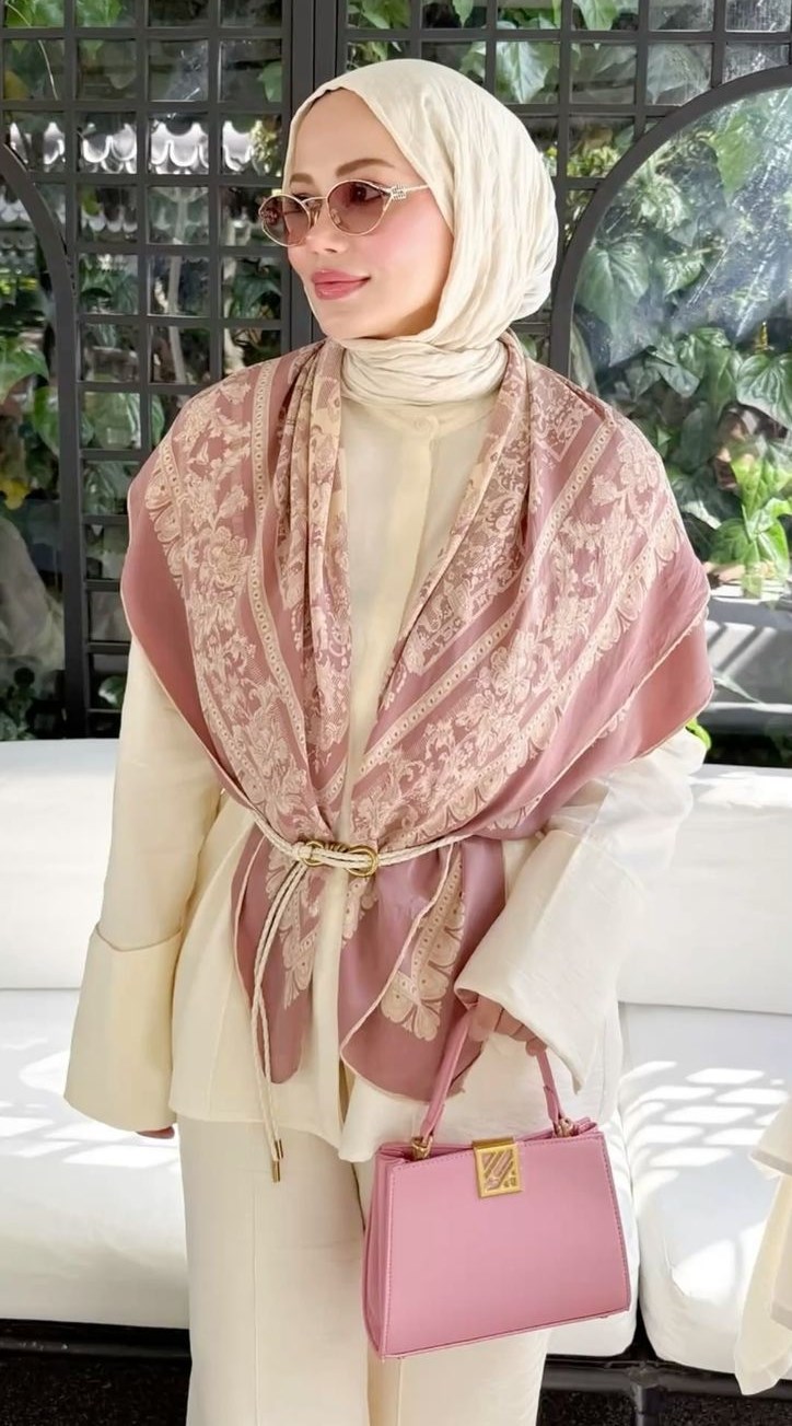 لمسة أنيقة في رمضان.. أسرار تنسيق الحجاب الأبيض بأسلوب عصري