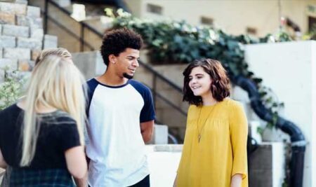 قواعد الاتيكيت التي تحدد لباقة المرأة