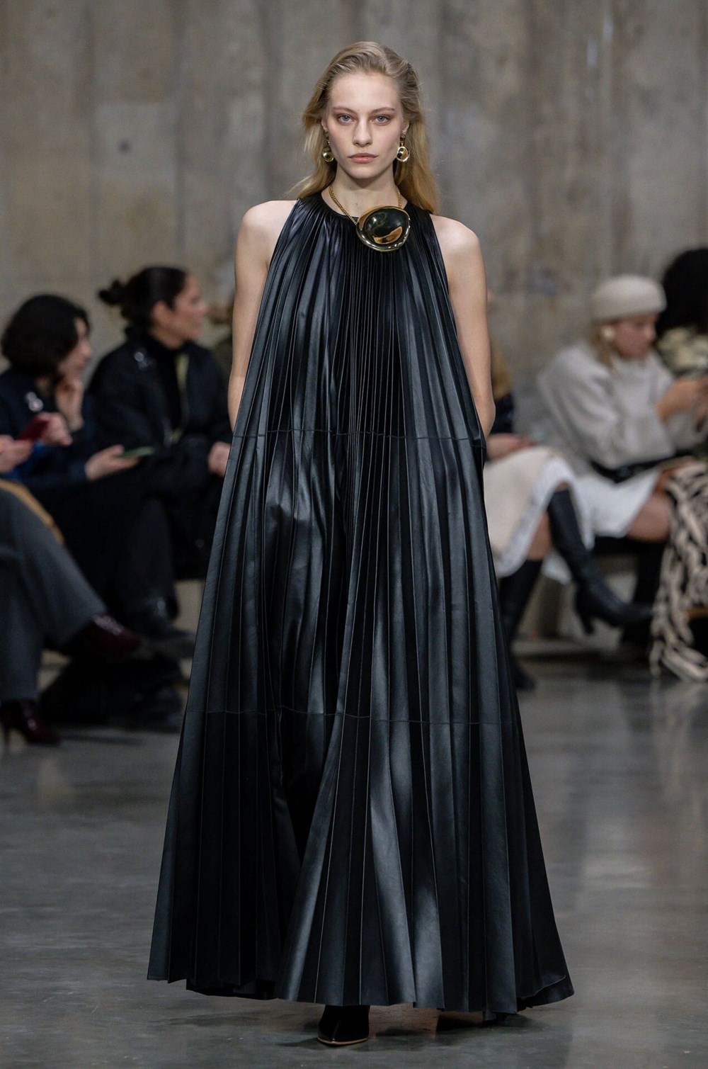 صيحات مبتكرة من أسبوع الموضة في لندن 2026