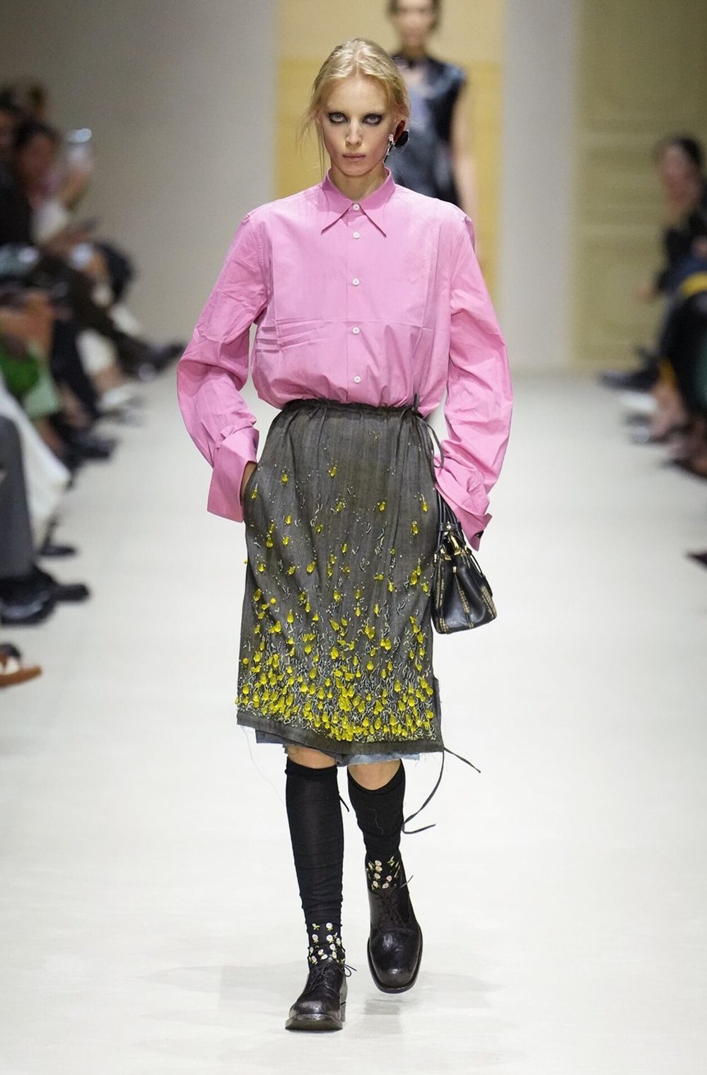 مجموعة «برادا» 2026-2027 .. بين الفوضى والواقعية