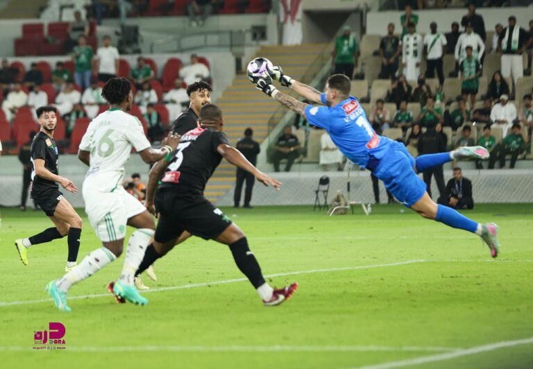 هاتريك إيفان توني يقود الأهلي لفوز عريض على النجمة في دوري روشن