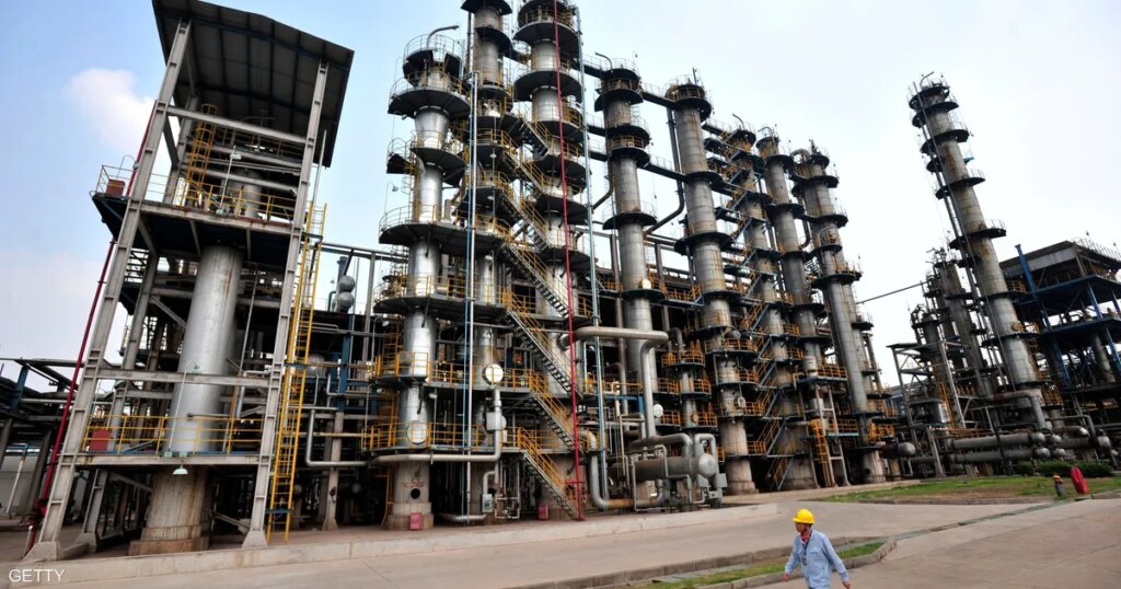 مصفاة صينية كبرى تخفض الإنتاج بسبب الصراع بالشرق الأوسط
