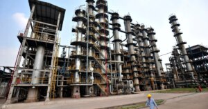 مصفاة صينية كبرى تخفض الإنتاج بسبب الصراع بالشرق الأوسط