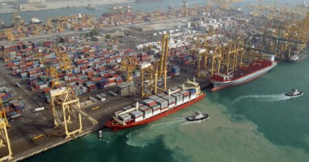 "دي بي ورلد": جميع محطات ميناء جبل علي تعمل بشكل اعتيادي