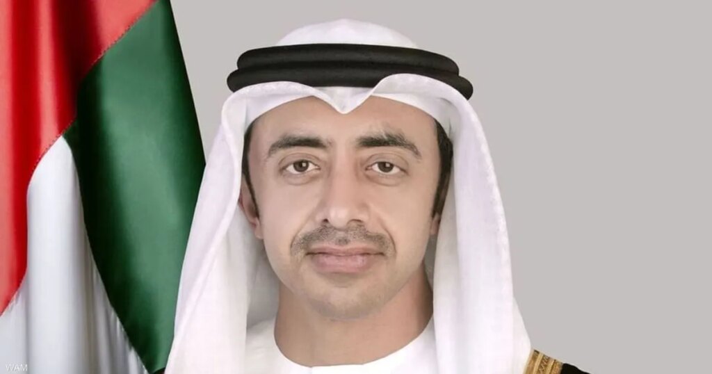 عبدالله بن زايد يبحث مع عدد من المسؤولين التطورات الإقليمية