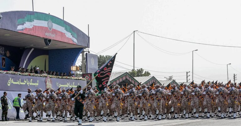 الحرس الثوري الإيراني يتوعد بالانتقام لمقتل خامنئي