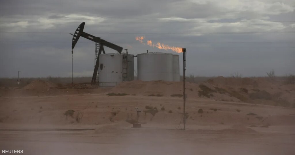 توقعات باستمرار ارتفاع النفط مع تزايد المخاطر في مضيق هرمز