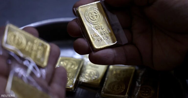 الذهب يرضخ لقوة الدولار ويتجه لثالث خسارة أسبوعية