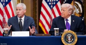 واشنطن تلوّح برفع العقوبات عن النفط الإيراني العالق في البحر