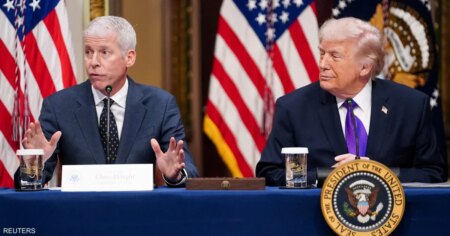 واشنطن تلوّح برفع العقوبات عن النفط الإيراني العالق في البحر