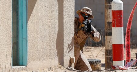 خيارات مطروحة.. ترامب يدرس التدخل البري في إيران