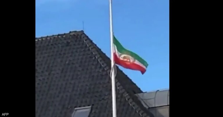 واقعة رفع "علم الأسد" في سفارة إيران بالدنمارك تثير الجدل