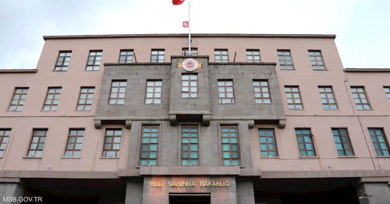 مقتل عسكري تركي وموظفَيْن تقنيين إثر سقوط المروحية القطرية