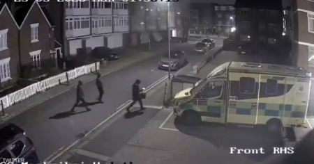 فيديو.. إحراق 4 بسيارات إسعاف تابعة لمنظمة يهودية في لندن