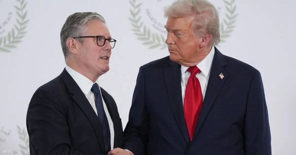 رغم هجوم ترامب.. ستارمر متمسك بموقف "عدم الذهاب إلى الحرب"