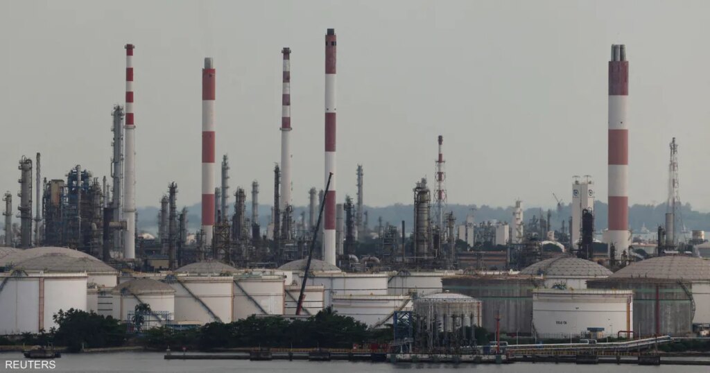 النفط يواصل الارتفاع مع اتساع رقعة حرب إيران