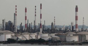 النفط يواصل الارتفاع مع اتساع رقعة حرب إيران