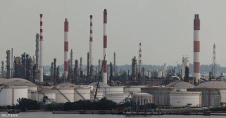 النفط يواصل الارتفاع مع اتساع رقعة حرب إيران