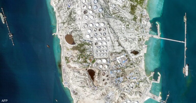 إيران تعزّز دفاعاتها في جزيرة خرج تحسبا لهجوم أميركي