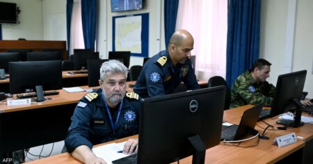 بعد تهديد الحوثي.. قائد "أسبيدس" يكشف الوضع في باب المندب