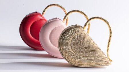 إكسسوارات «بولغري» لخريف وشتاء 2026.. فن الجلود الراقية