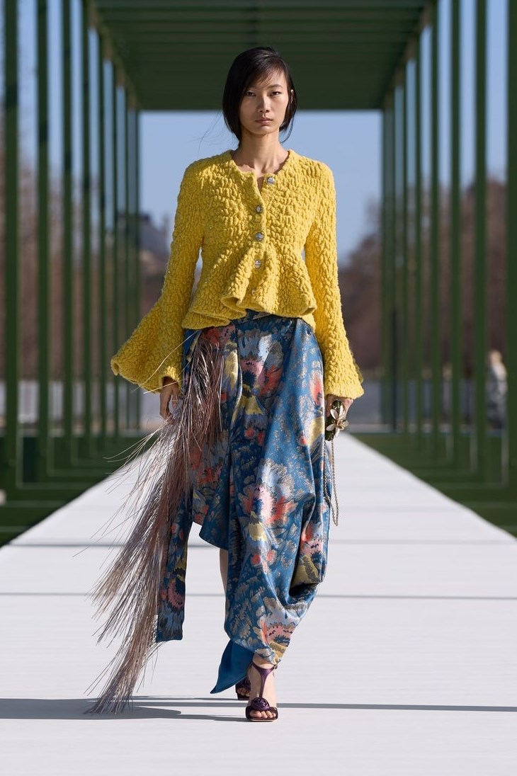 مجموعة «ديور» لخريف وشتاء 2026.. «ملك الشمس» يتوج في باريس