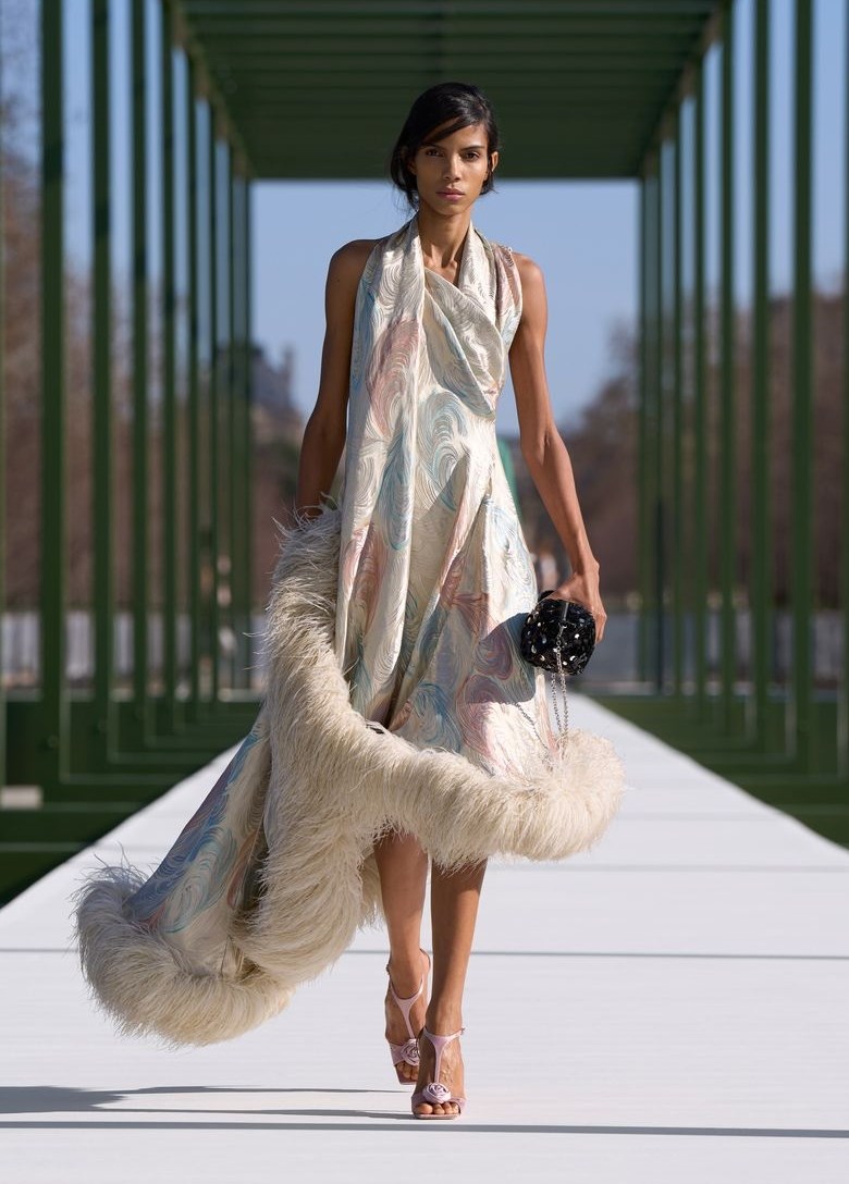 مجموعة «ديور» لخريف وشتاء 2026.. «ملك الشمس» يتوج في باريس