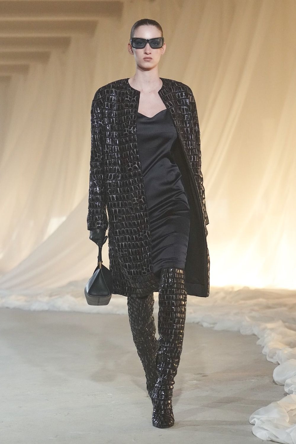 أنتونان ترون يقود «بالمان» نحو مرحلة جديدة من أسبوع باريس للموضة