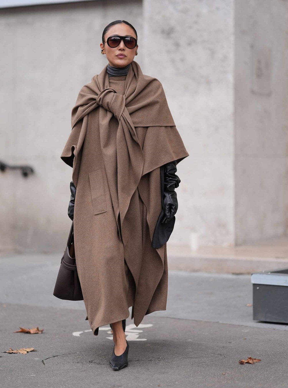 قفازات الجلد الطويلة.. أناقة تلامس أطراف أصابعكِ في رمضان