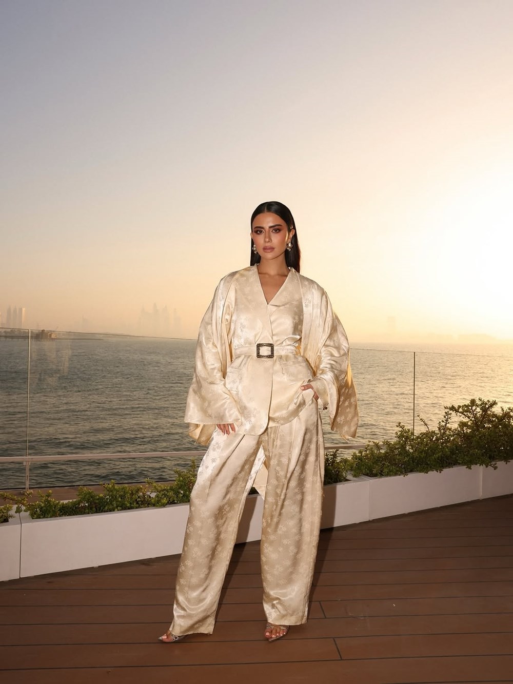 بعيدًا عن القفطان.. استوحي إطلالاتكِ الرمضانية من خزانة النجمات