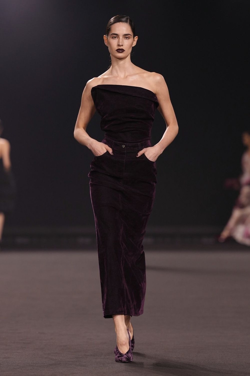 إيلي صعب ينقل أجواء مانهاتن إلى باريس في عرض خريف وشتاء 2026