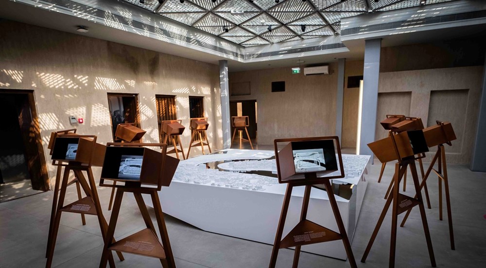 ثوب من تصميم الشيخة اليازية بنت نهيان يُعرض في متحف الشندغة