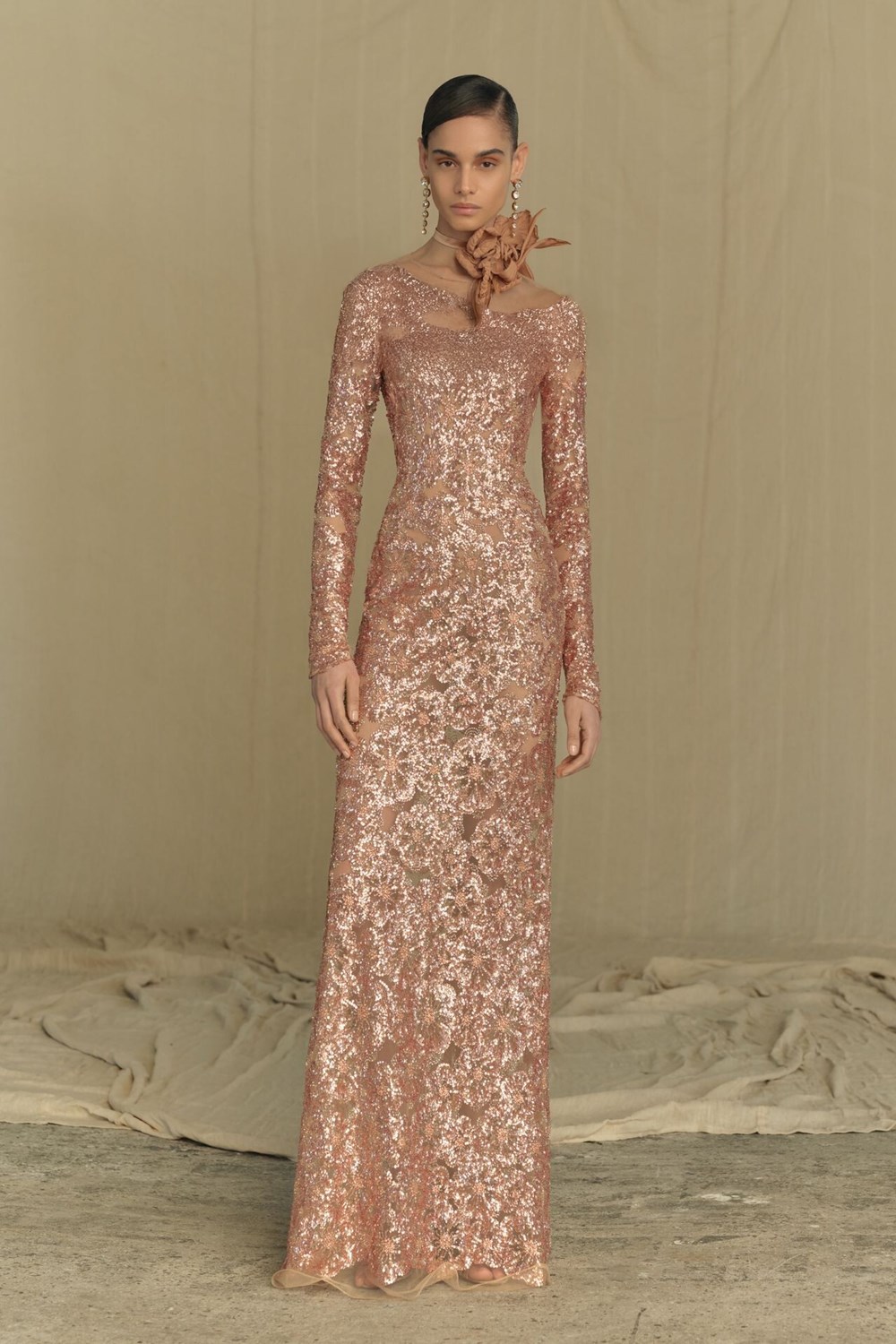 زهير مراد يستحضر أناقة «العصر الجميل» في مجموعة خريف وشتاء 2026-2027