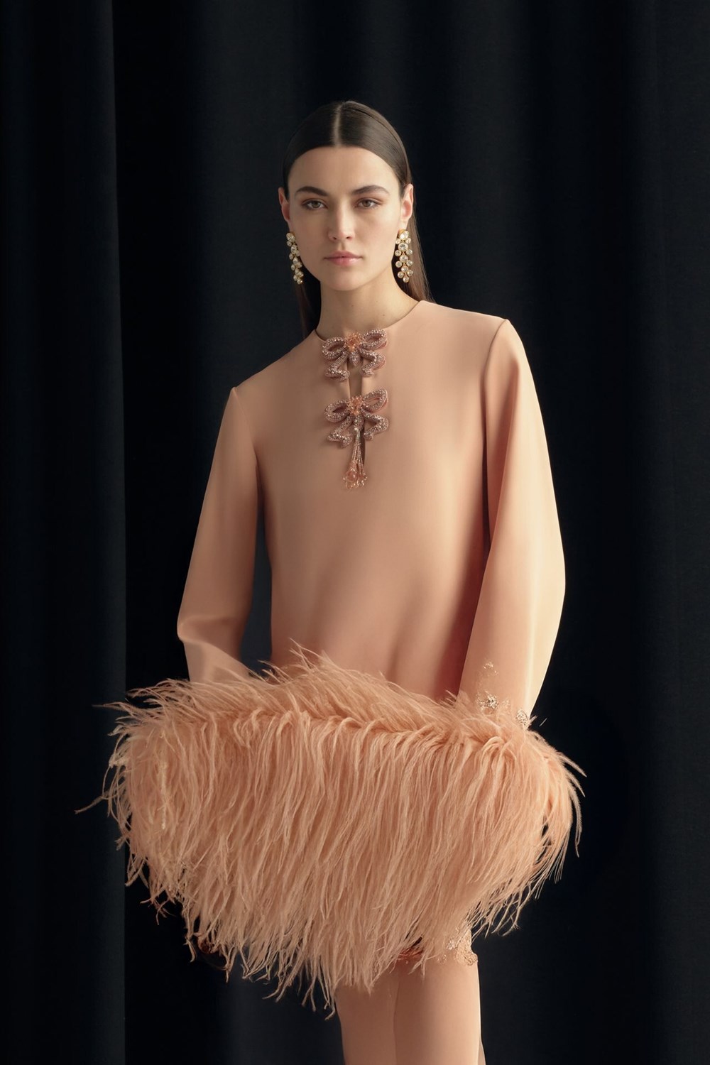 زهير مراد يستحضر أناقة «العصر الجميل» في مجموعة خريف وشتاء 2026-2027