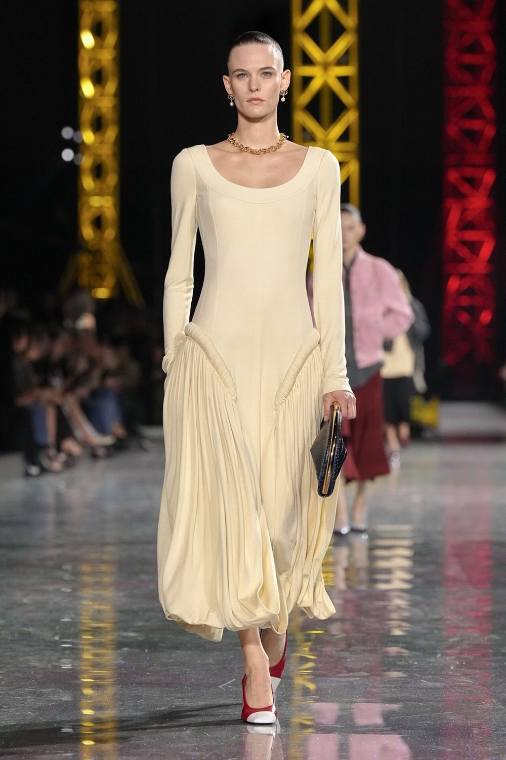 باريس تتحدث بلغة «شانيل» و«زيمرمان».. في ختام أسبوع الموضة