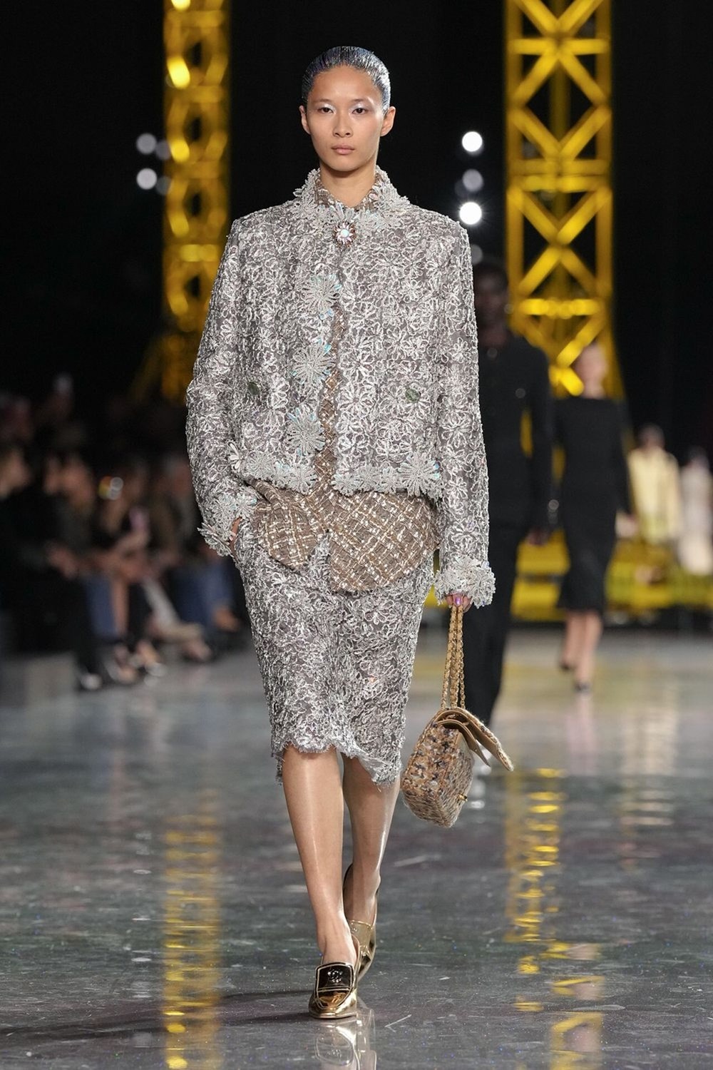 باريس تتحدث بلغة «شانيل» و«زيمرمان».. في ختام أسبوع الموضة